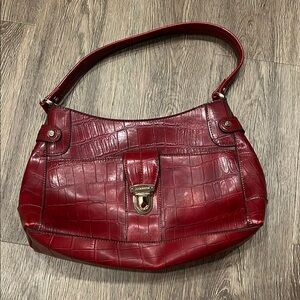Elegant Red Crocodile-Embossed Shoulder Bag